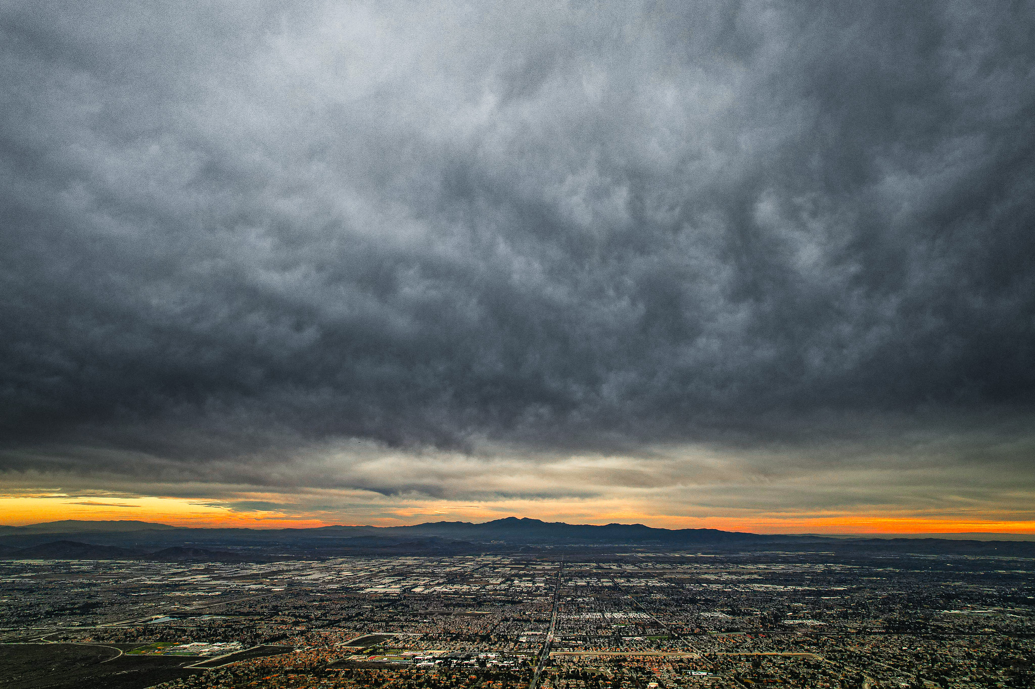 dramatic-scenic-mountain-cityscape