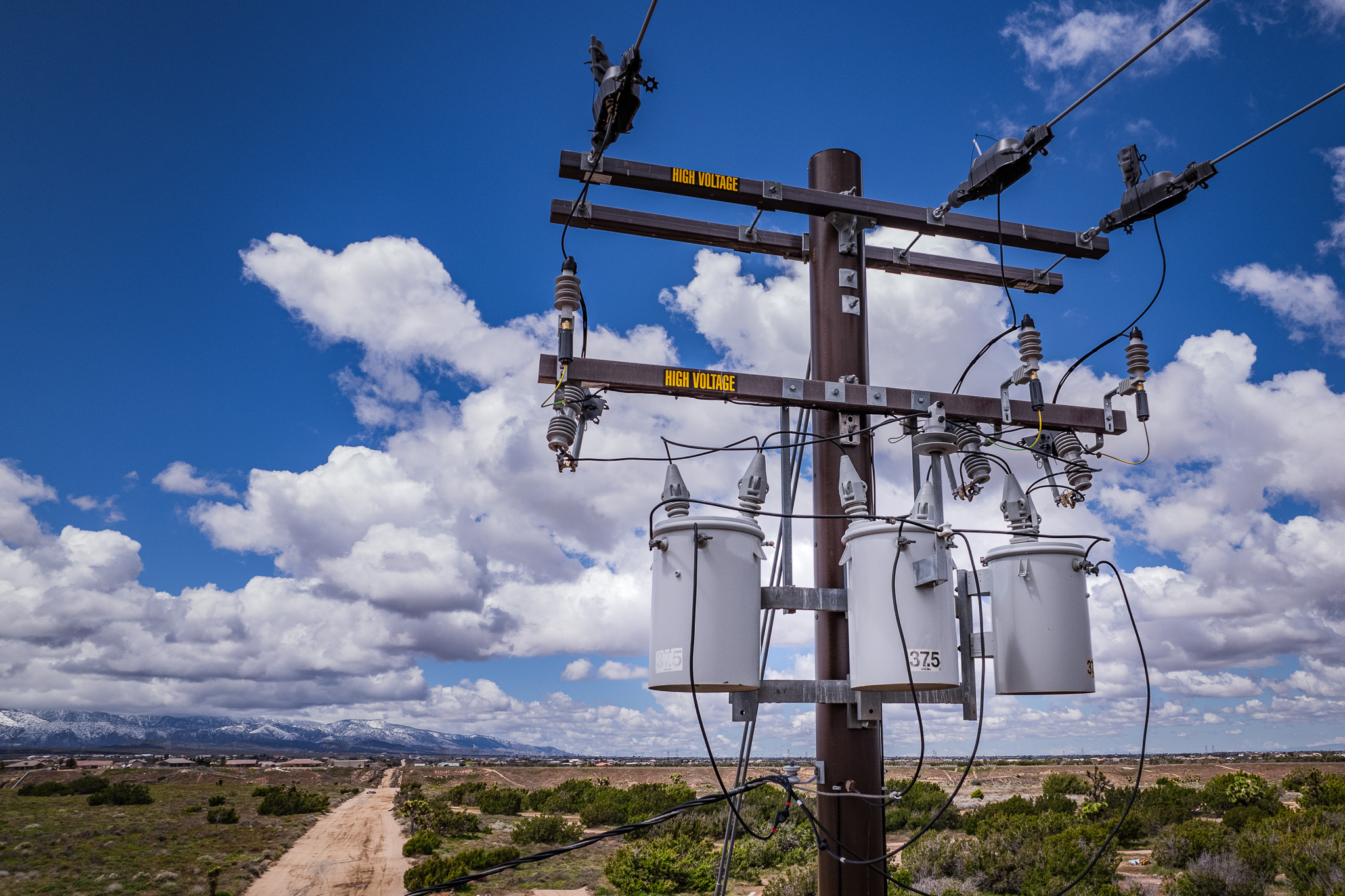 powerline-and-capacitors